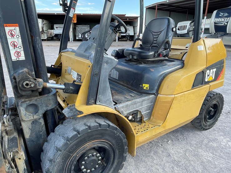 #15-•-2015-cat-forklift-image-21