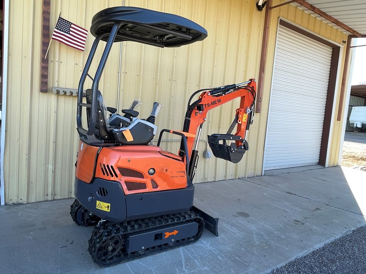 #236-•-mini-excavator-image-2