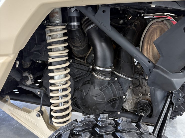 2023-can-am-maverick-x3-image-9