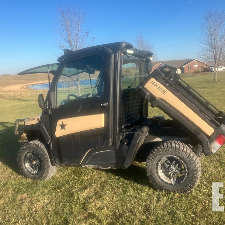 JOHN DEERE GATOR XUV 835M
