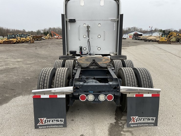 2019-kenworth-w900-image-4