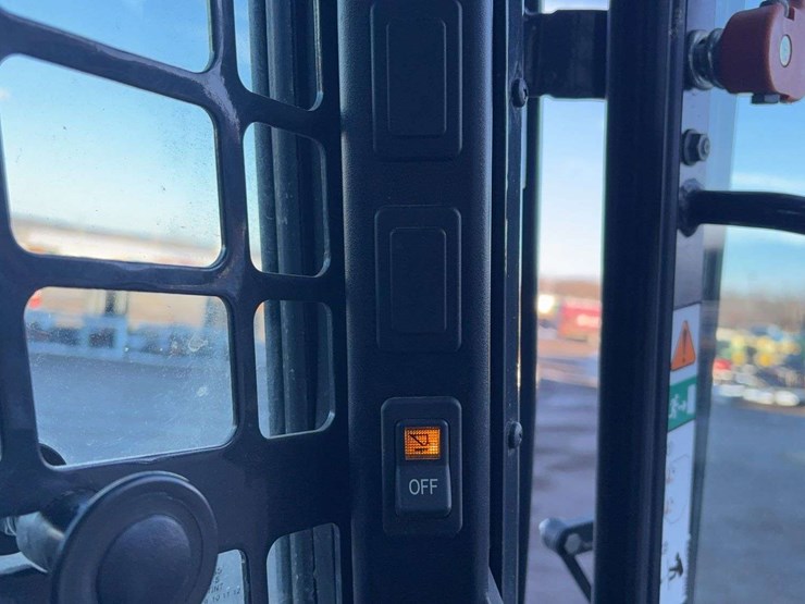 2018-bobcat-t590-image-35