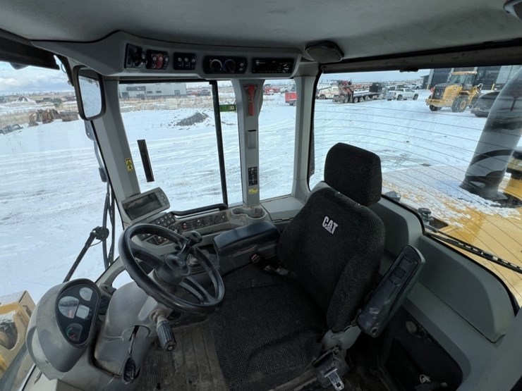 2014-caterpillar-930k-image-26