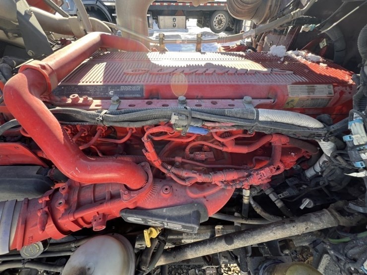 2020-peterbilt-389-image-31