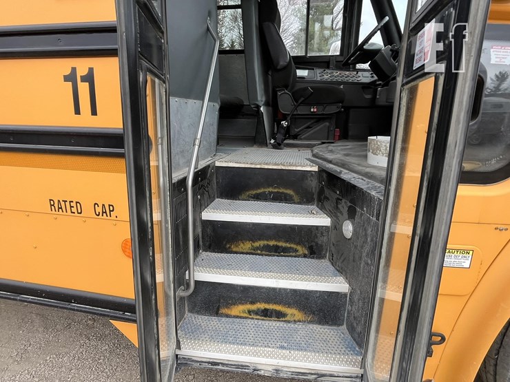 2015-thomas-saf-t-liner-c2-image-14