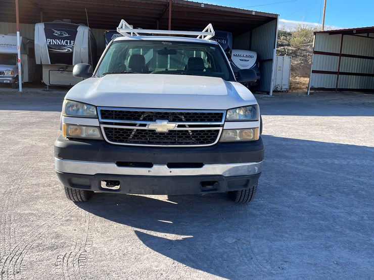 2007-chevrolet-silverado-2500-image-2