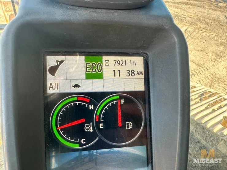 2015-deere-470g-lc-image-40