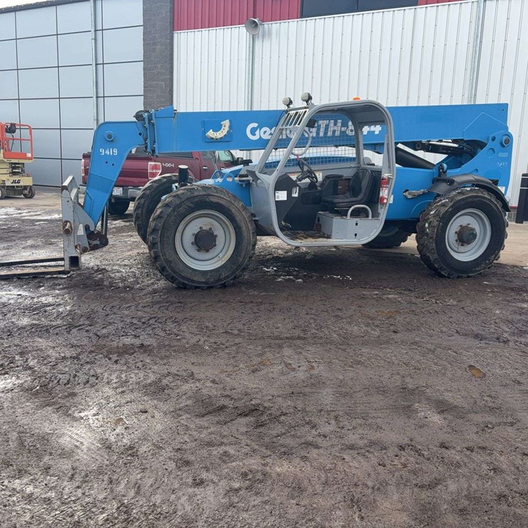 2013 GENIE GTH844
