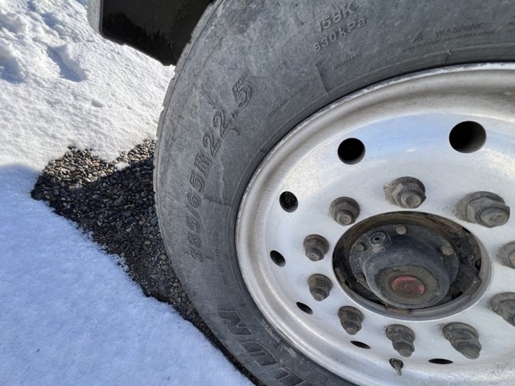 2020-peterbilt-389-image-10