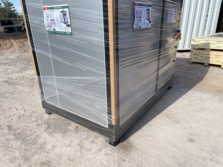 #350-•-portable-restroom-image-3