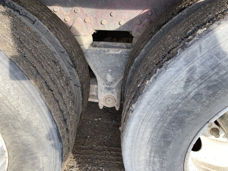 1988-peterbilt-379-image-17