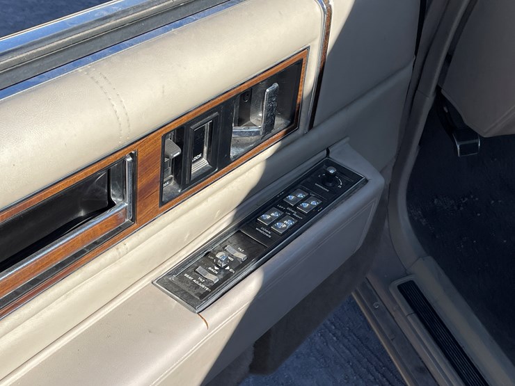 #7-•-cadillac-deville-(nm-title-in-delay)-image-46