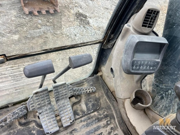 2010-200d-excavator-xx12078-image-30