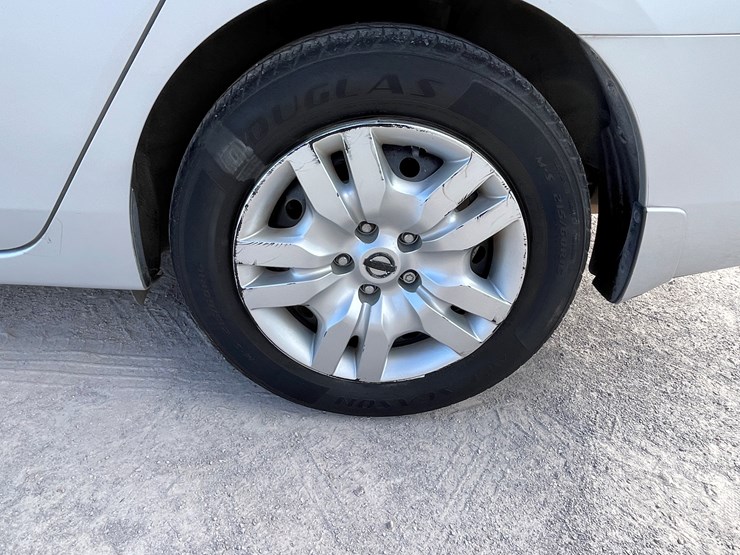 #4-•-2013-nissan-sentra-(has-nm-title)-image-9