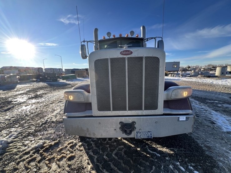 2020-peterbilt-389-image-8
