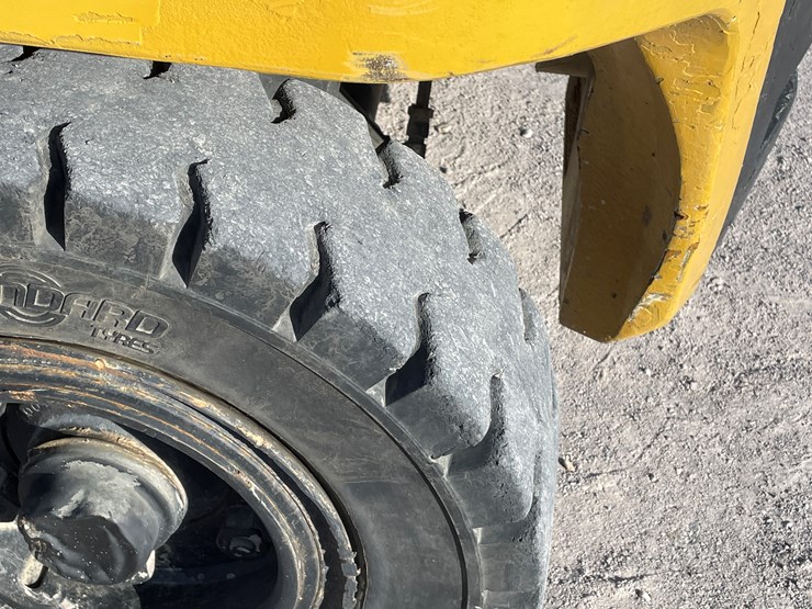 #15-•-2015-cat-forklift-image-10