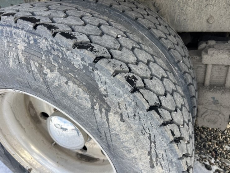 1998-peterbilt-379-image-21