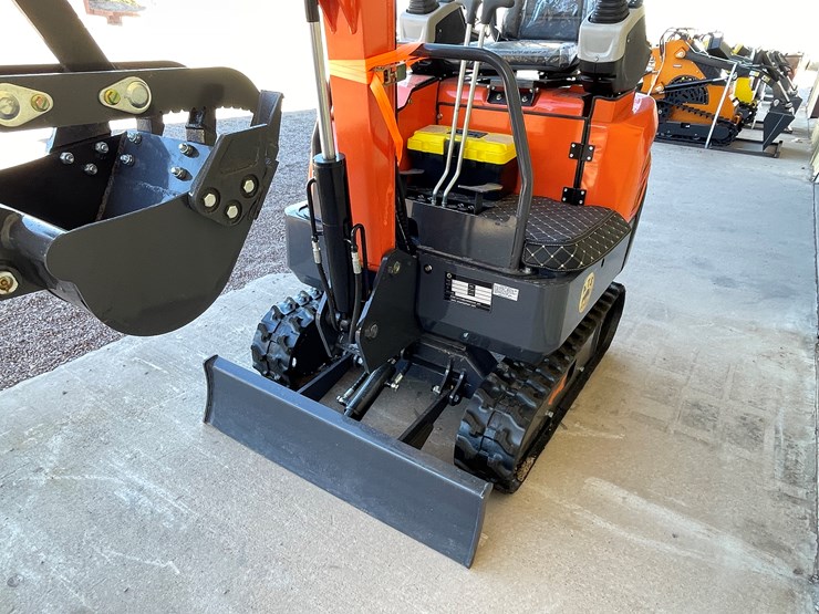 #236-•-mini-excavator-image-14