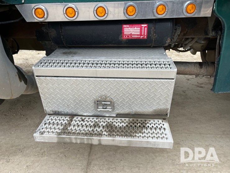 1999-peterbilt-379-image-25