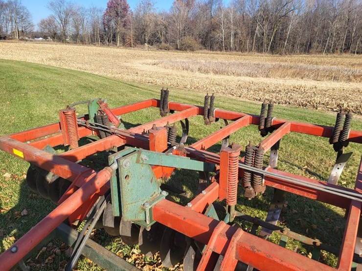 brillion-9-shank-soil-saver-image-32