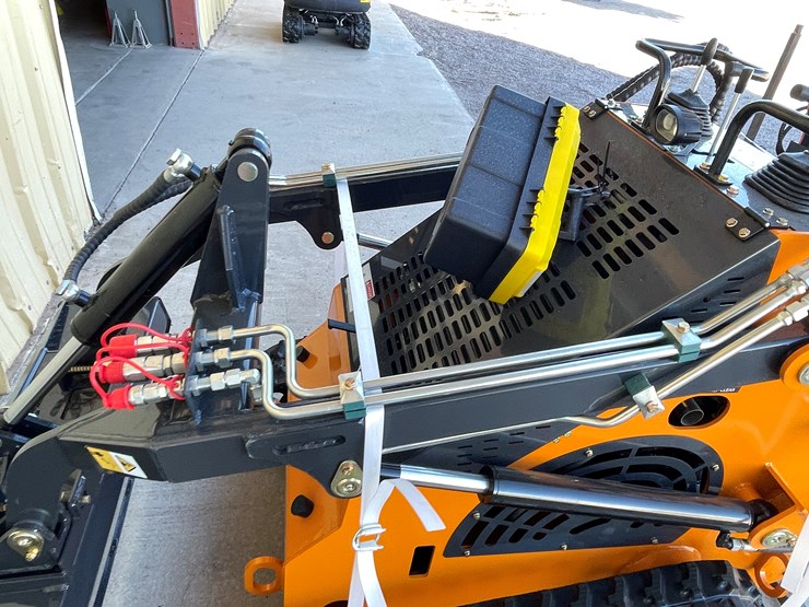 #226-•-mini-skid-steer-loader-image-6