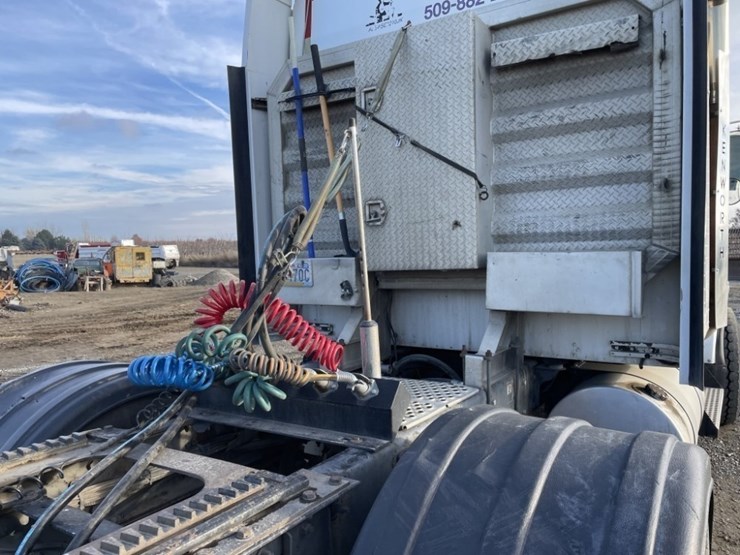 2010-kenworth-t800-image-16