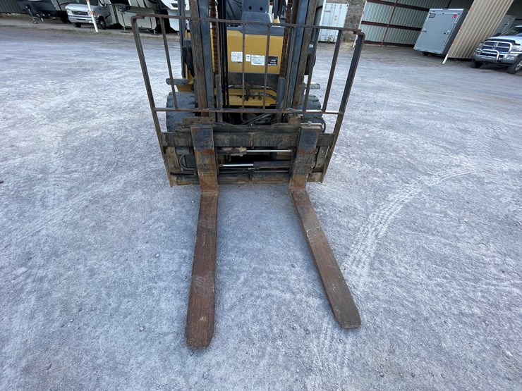 #15-•-2015-cat-forklift-image-27