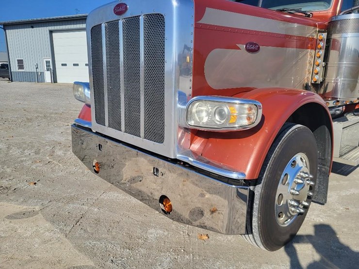 peterbilt-389-image-9