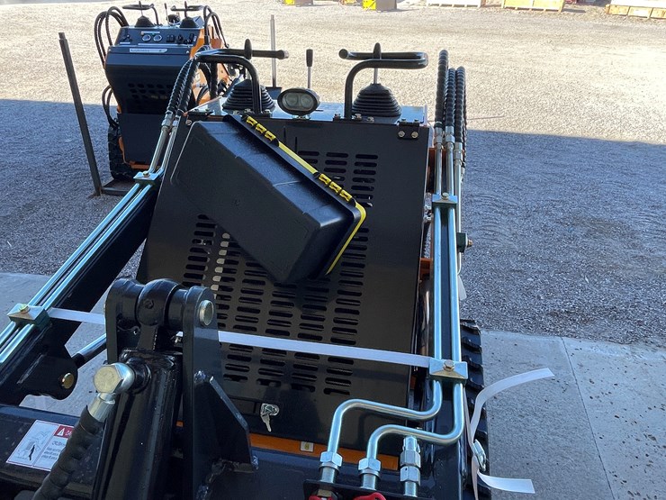 #226-•-mini-skid-steer-loader-image-4