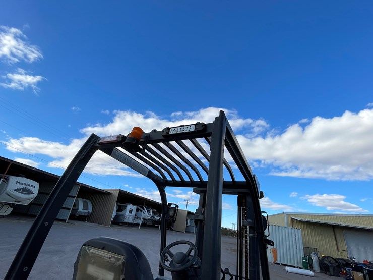 #15-•-2015-cat-forklift-image-44