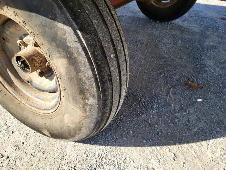 hay-wagon-w/running-gear-image-13