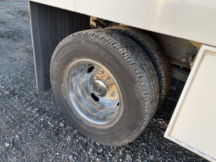 2022-ford-f350-xl-image-9