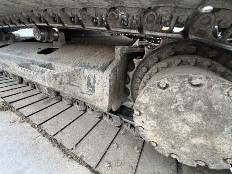 deere-245g-lc-image-19