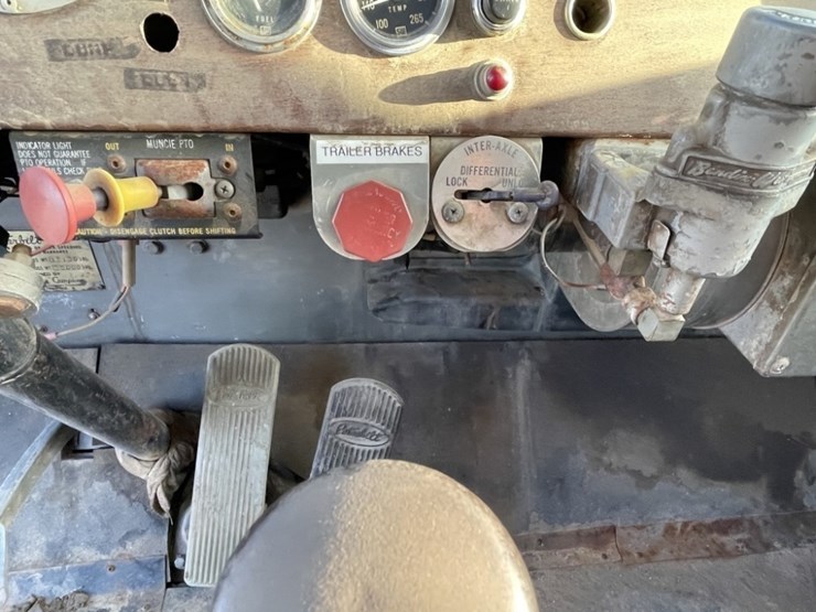 peterbilt-358-image-34