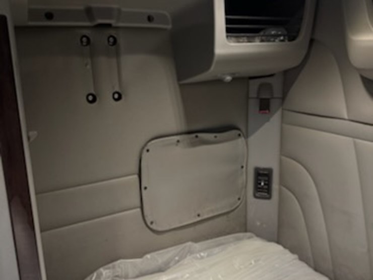 2016-peterbilt-579-image-19