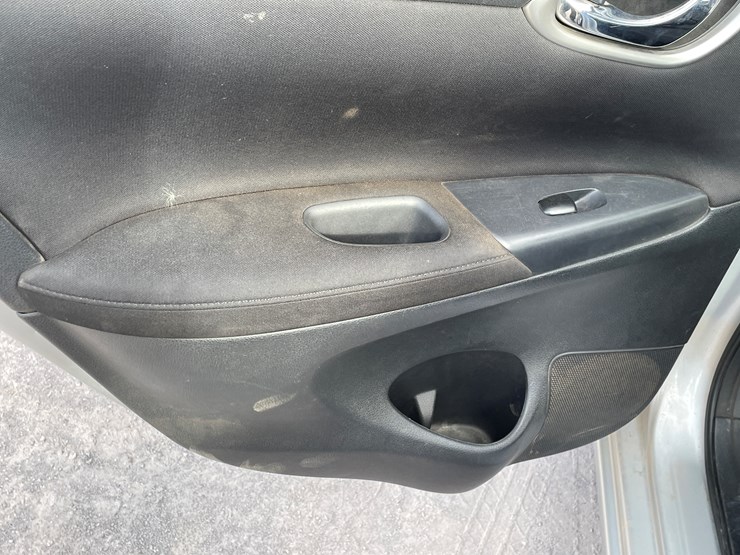 #4-•-2013-nissan-sentra-(has-nm-title)-image-60