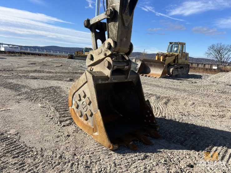 2016-deere-380g-xx00135-image-9