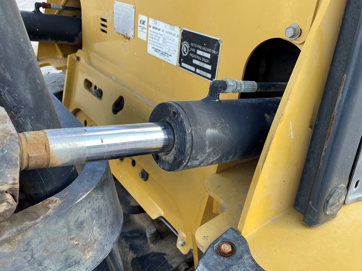 #15-•-2015-cat-forklift-image-39