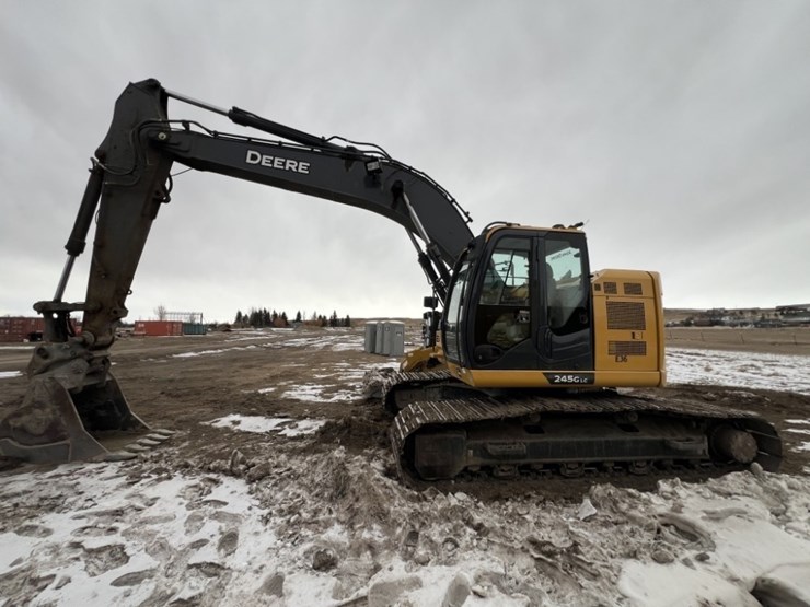 deere-245g-lc-image-2