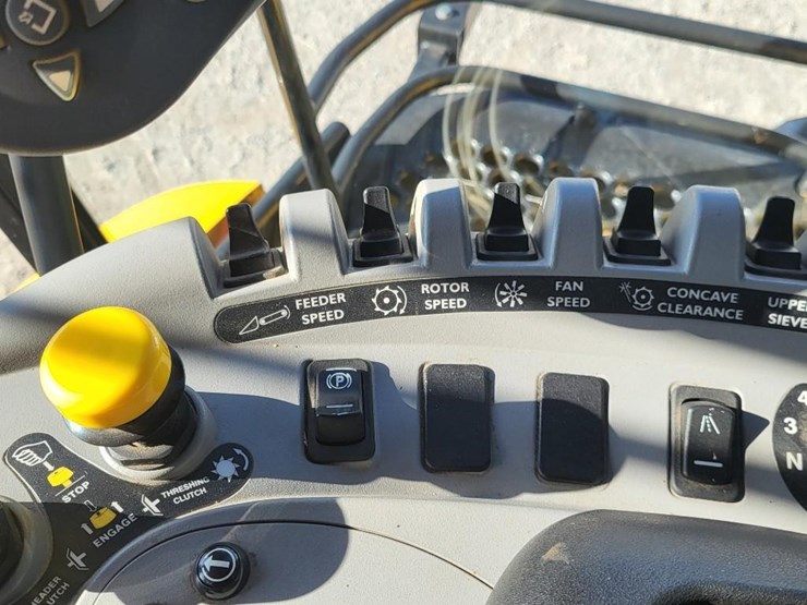 new-holland-cr9040-image-103