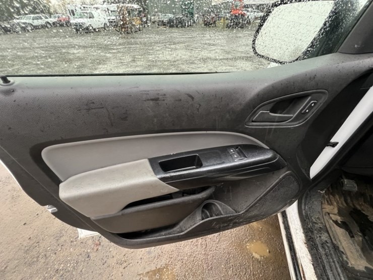 2015-chevrolet-colorado-image-25