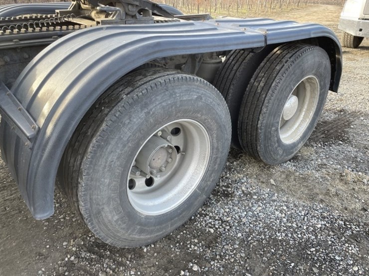 2010-kenworth-t800-image-11