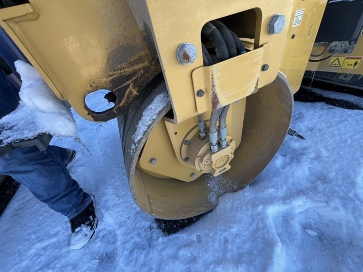 caterpillar-cb24b-image-7