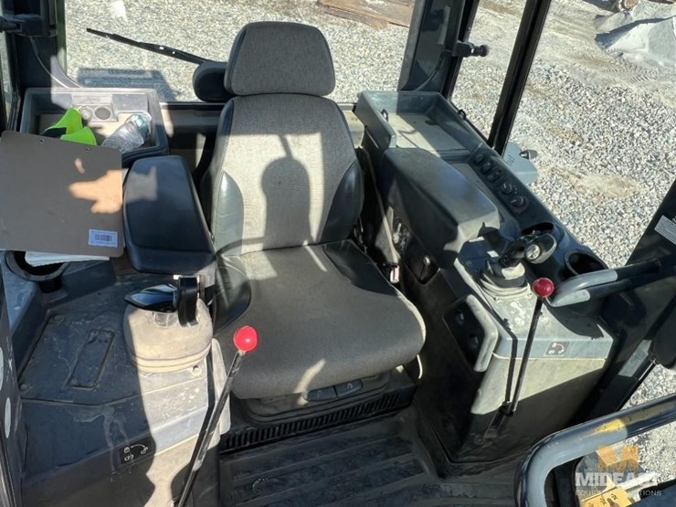 2012-deere-850k-wlt-image-34