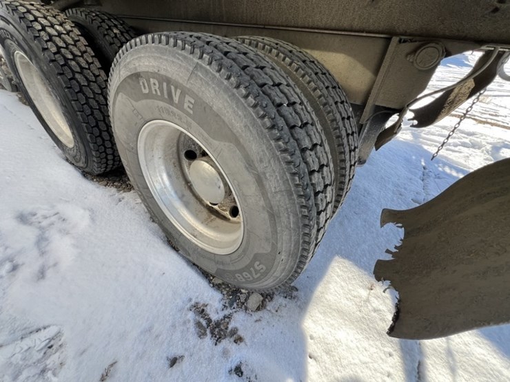 2020-peterbilt-389-image-19