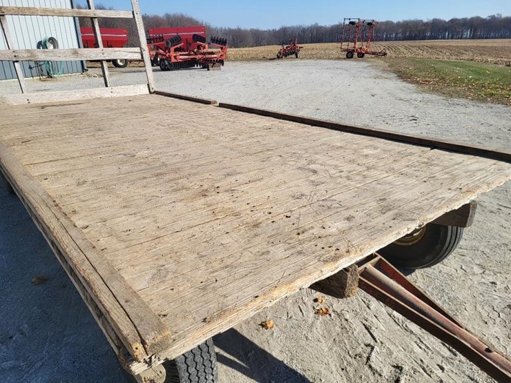 hay-wagon-w/running-gear-image-25