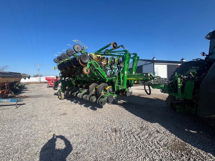 #1589-•-2020-john-deere-1795-16/31-image-1