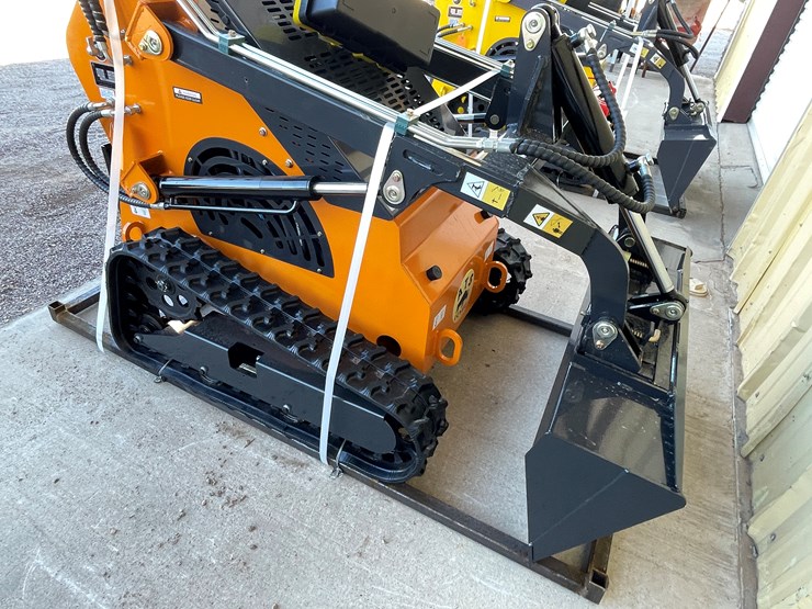 #226-•-mini-skid-steer-loader-image-27