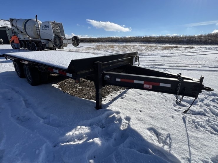 titan-trailer-image-8