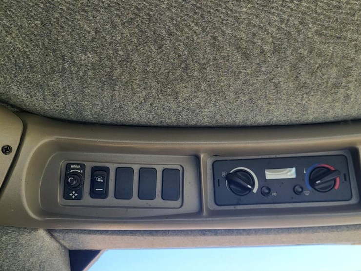 new-holland-cr9040-image-113